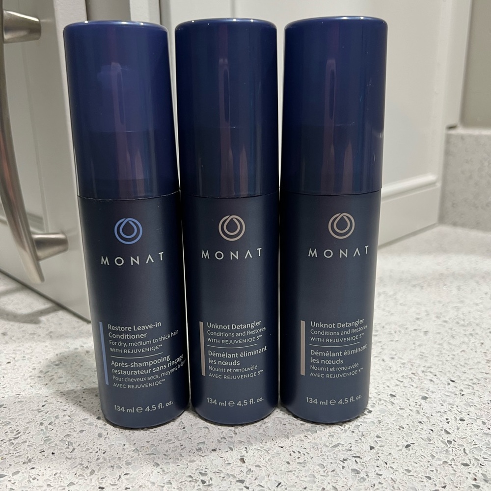 Monat Unknot Detangler and Leave In Conditioner